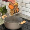 Suprema de pollo rellena de vegetales con verduras grilladas - Image 2