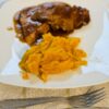 Bondiola braseada a la cerveza con puré de batatas - Image 2